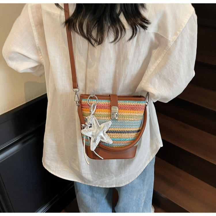 A trendy and fashionable straw-woven phone bag for women in the summer of 2025, a Korean version of a niche and simple crossbody bag undefined