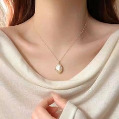 不規則なバロック真珠のネックレスの女性の新型の爆発金は軽くて豪華で高級感があります。