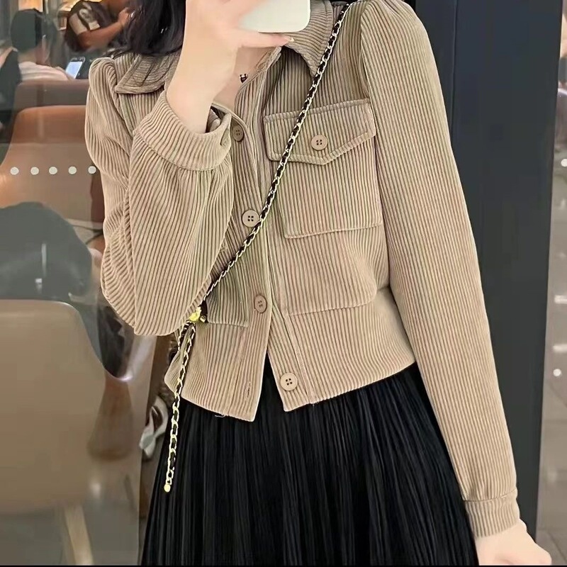 Chic corduroy long-sleeve shirt, stylish short top, fashionable women's autumn and winter white camisole Chic corduroy long-sleeve shirt, stylish short top, fashionable women's autumn and winter white camisole