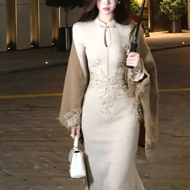 气质法式新中式巨好看的早秋连衣裙立领刺绣针织长裙开衫外套女潮|undefined