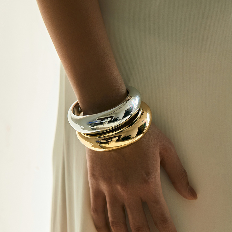 Factory direct acrylic bracelet opening design large smooth texture fashion European and American street trend new bracelet