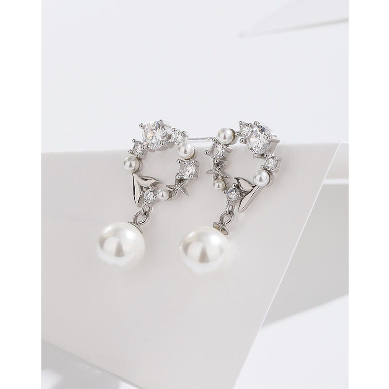 925 plata esterlina diamante fishtail pendientes nicho femenino diseño 2023 nuevos pendientes Luz de lujo de alto grado pendientes de perlas