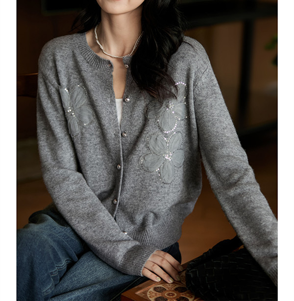 mu系花朵开衫慵懒风设计感重工花朵 羊毛羊绒圆领针织开衫|undefined