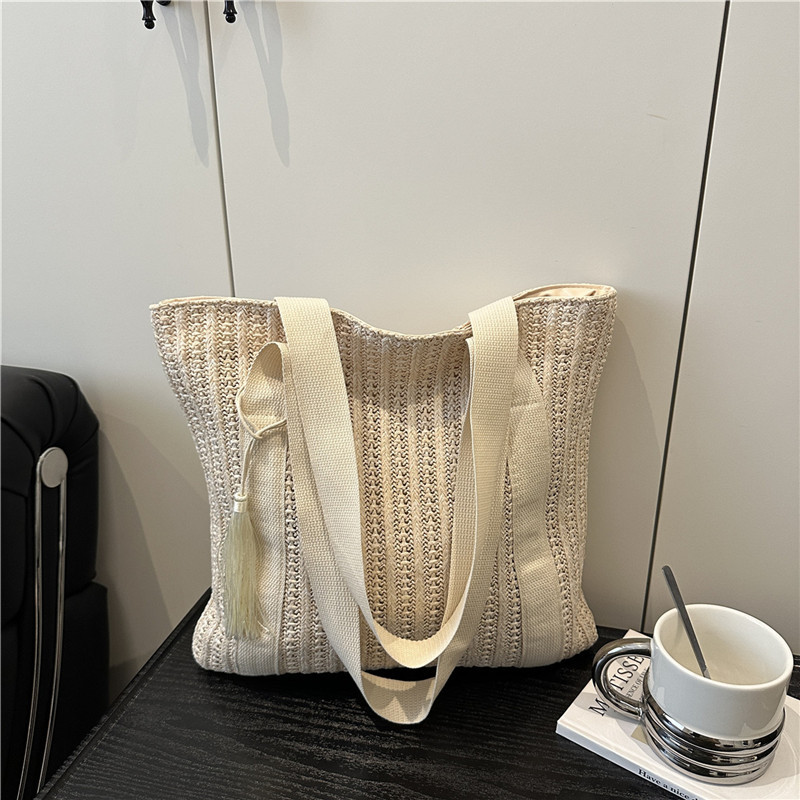 Bolsa de tejido de hombro, bolso de paja de gran capacidad, bolso de verano, nuevo tipo de bolso de hombro casual de mujer.