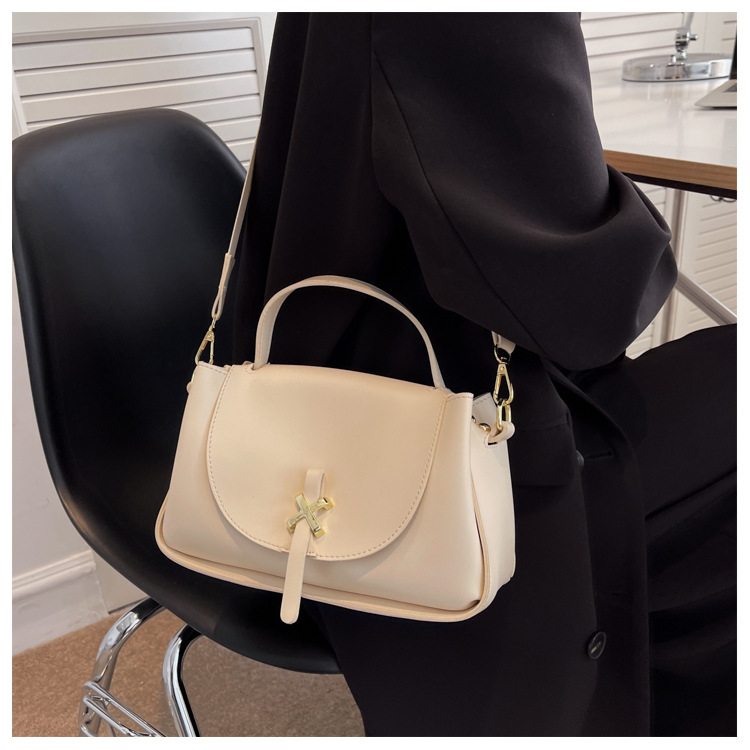 Retro Niche Bag Women's 2022 New Trendy Messenger Handbag Wholesale display picture 2
