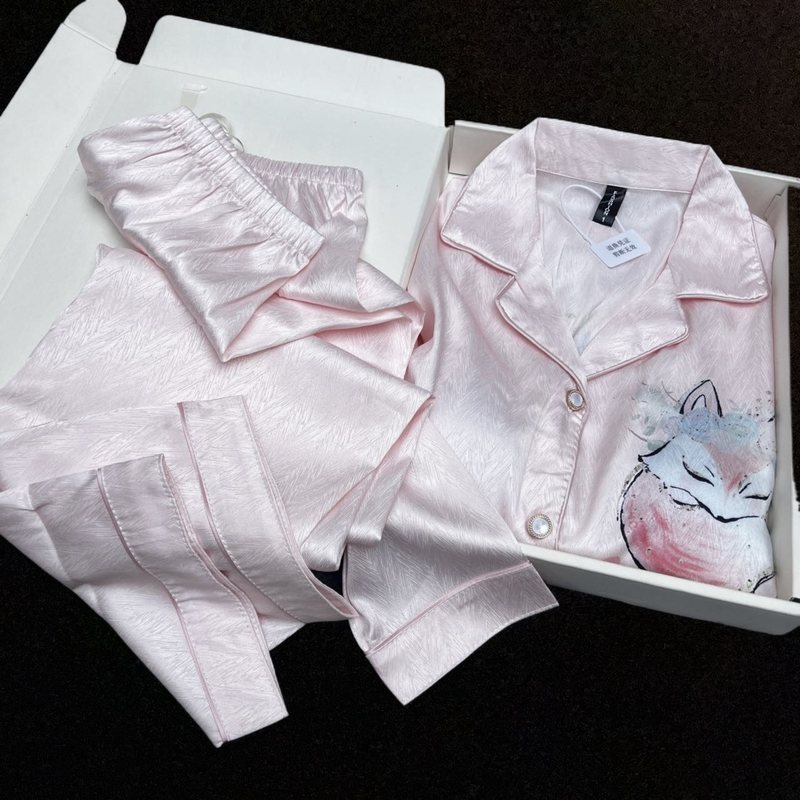 劉亦菲の同じタイプの胸のクッションのパジャマの女性のシルクの長袖のズボンの春秋は簡単で大きいブランドの家具の服のスーツを作ります。|undefined