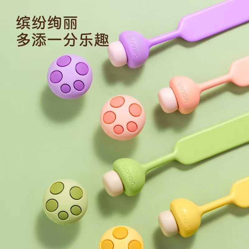 便器の蓋のアイデアは便器の蓋の取っ手をめくります。汚れ防止の取っ手の便器の取っ手は蓋を開けて開けます。