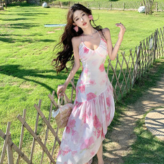 明星同款不规则印花挂脖连衣裙女夏收腰设计感海边度假吊带