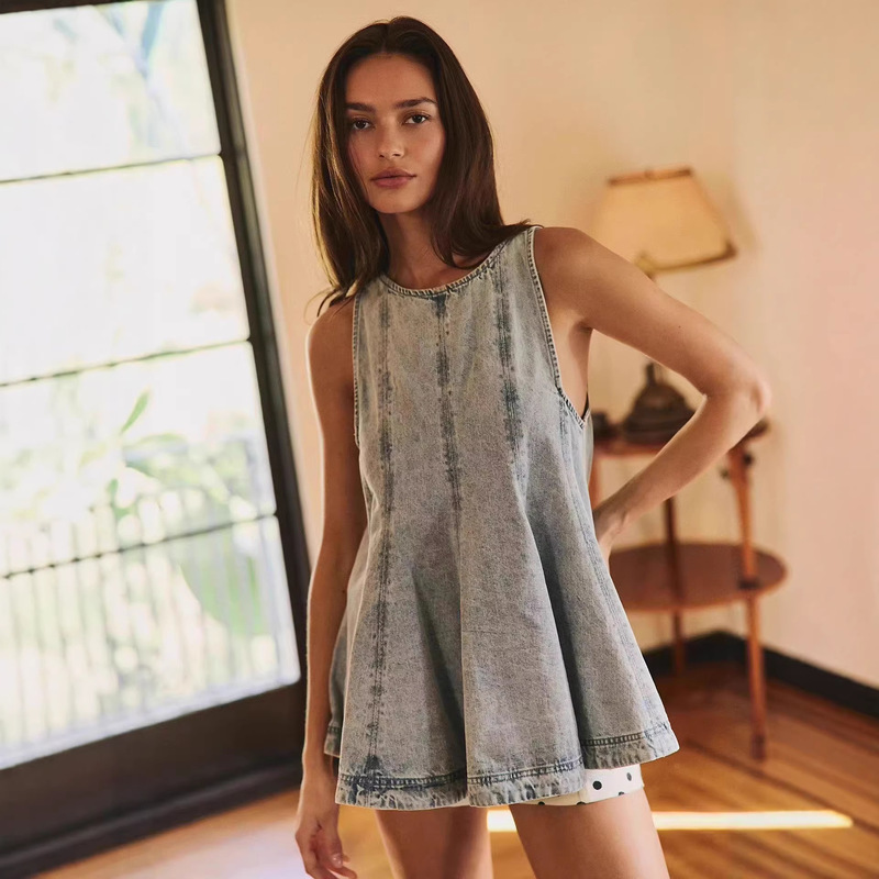 Hong Kong Style Retro Denim Dress for Women, New Summer Model for Petite Figures, Waist-Cinching, Slimming, Sleeveless Tank Top and Shorts Set Hong Kong Style Retro Denim Dress for Women, New Summer Model for Petite Figures, Waist-Cinching, Slimming, Sleeveless Tank Top and Shorts Set