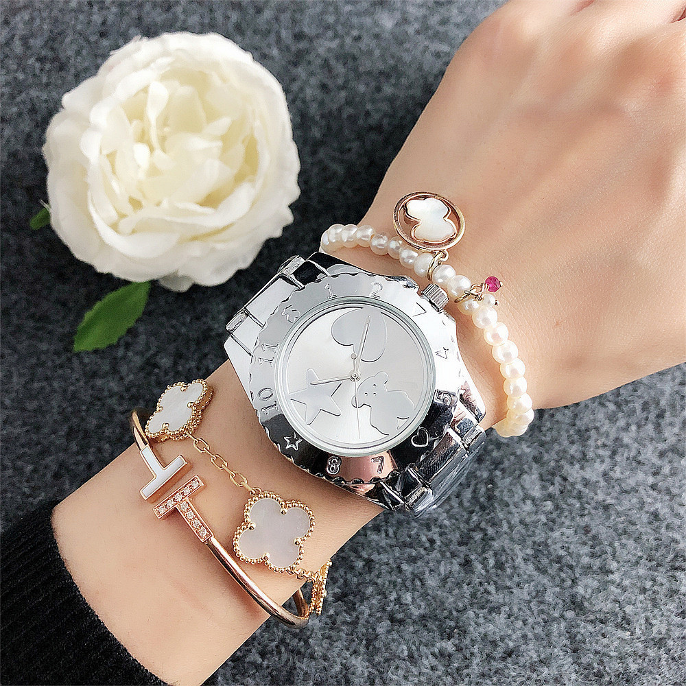 Dames horloge met peach beer motief en elegant design_voghion.com
