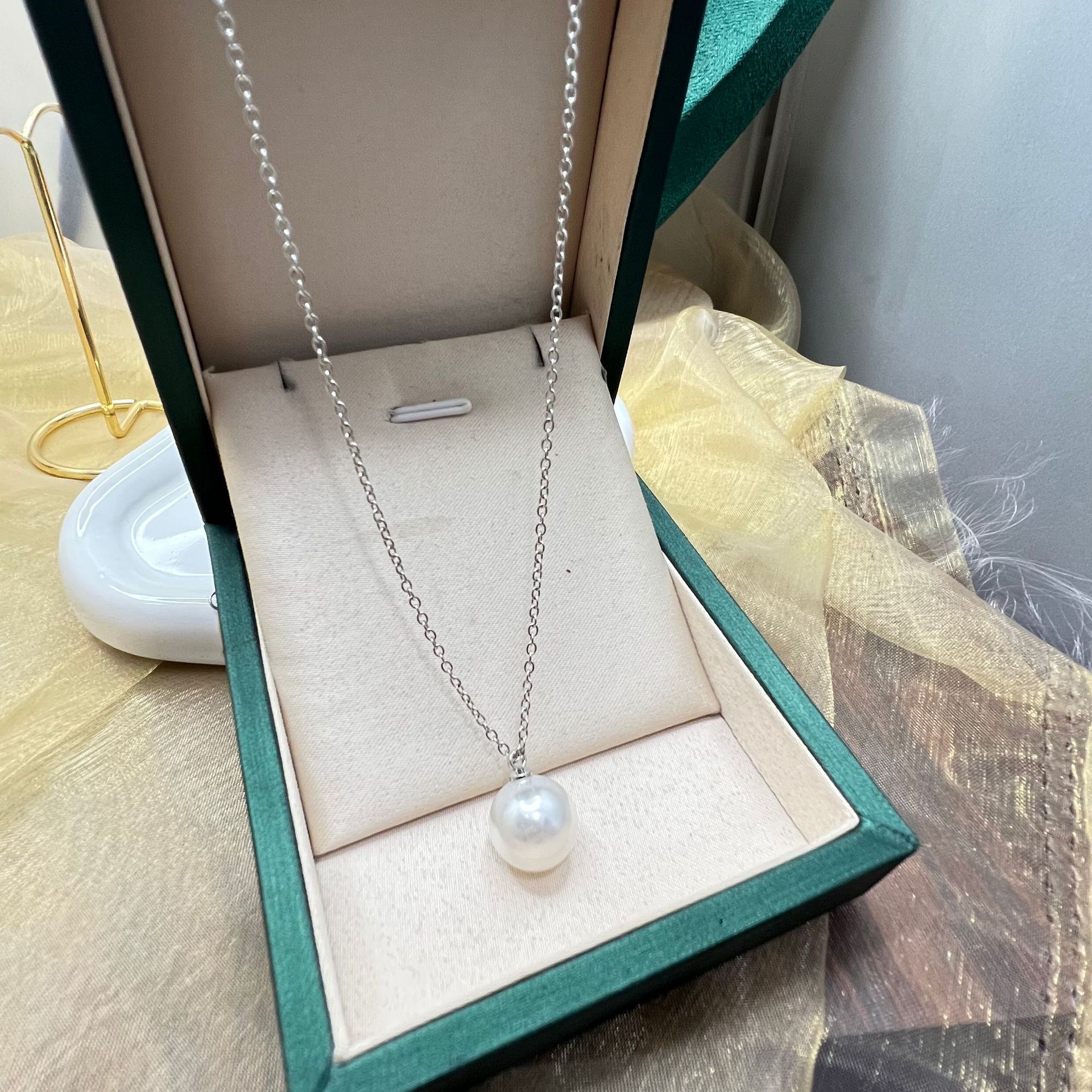 Collar de acero de titanio para mujeres simple y versátil estilo ligero de lujo nicho diseño de alta calidad no decoloración joyería de cadena de clavícula al por mayor