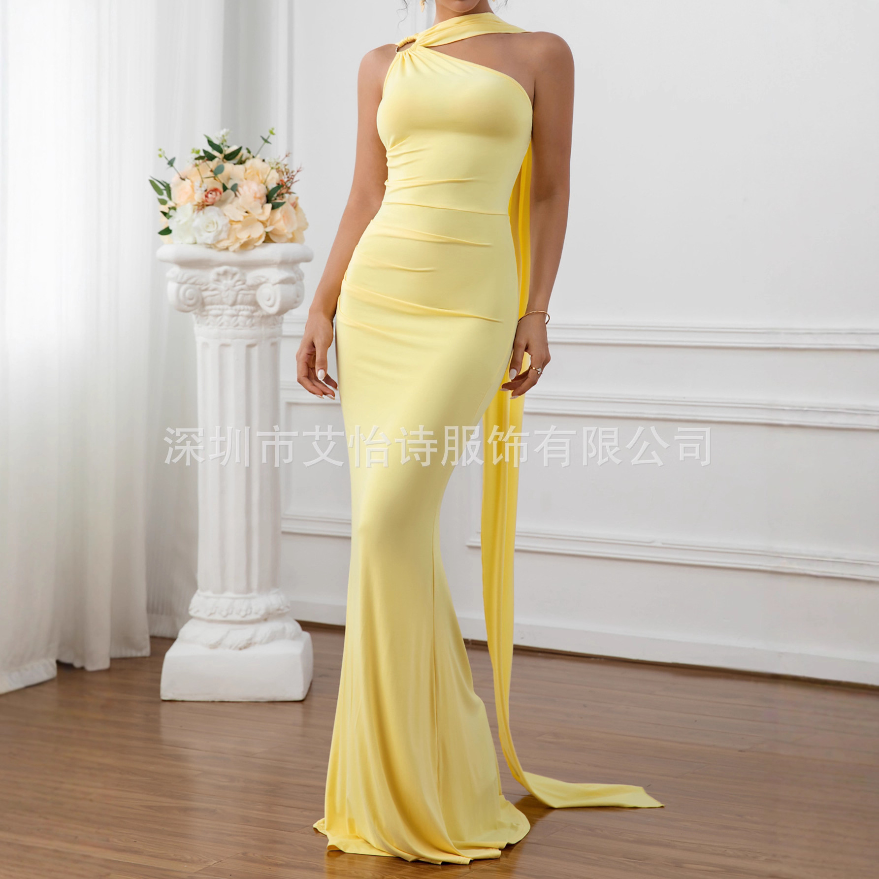 Fashionable and Elegant 2025 Solid Color One-Shoulder Evening Dress, Figure-Flattering Sleeveless Party Long Floor-Length Gown