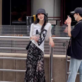 夏季一整套穿搭时尚套装2025新款宽松t恤上衣显瘦腰果花半身裙女