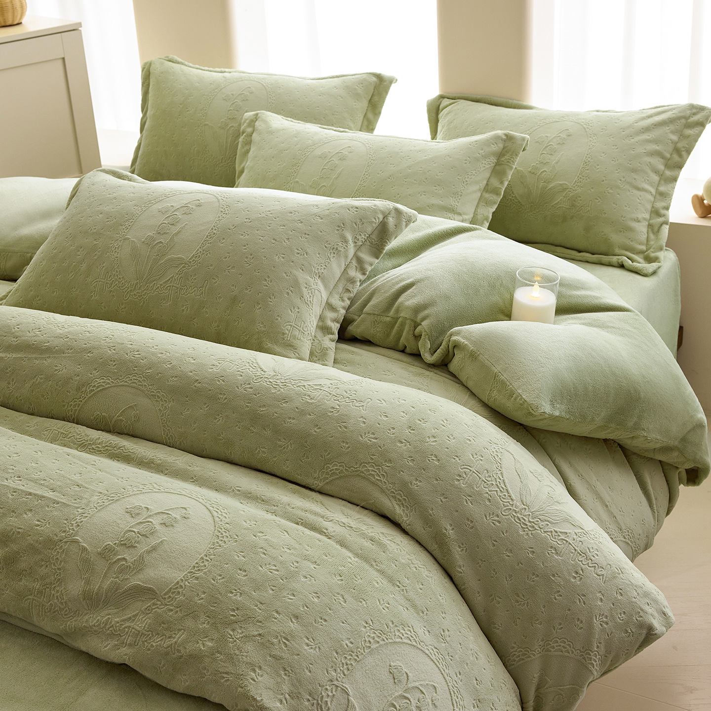 Una clase de cuatro piezas de seda de leche engrosada de alto peso 5D esculpido edredón cubierta sábanas de cama de invierno Kits de calor