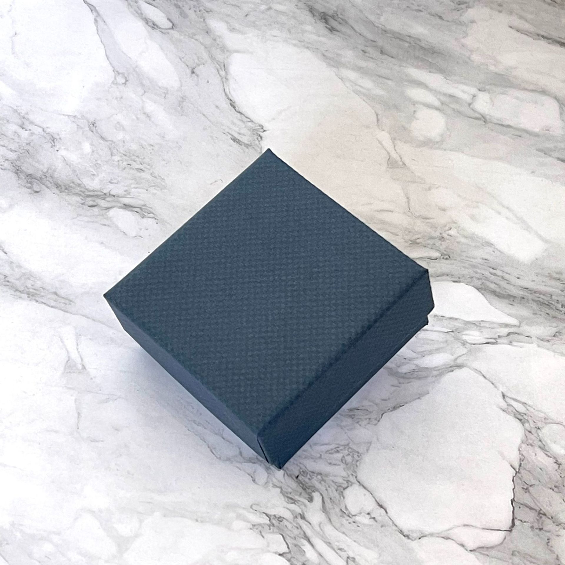 회색 파란색; 7.5x7.5x3.5cm