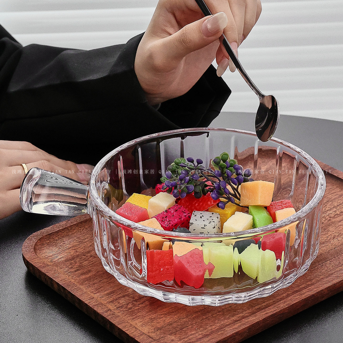 Large Capacity Anti-Scalding Embossed Glass Bowl with Handle, Fruit Salad Bowl, Household Soup Bowl, Ins Transparent Tableware Set