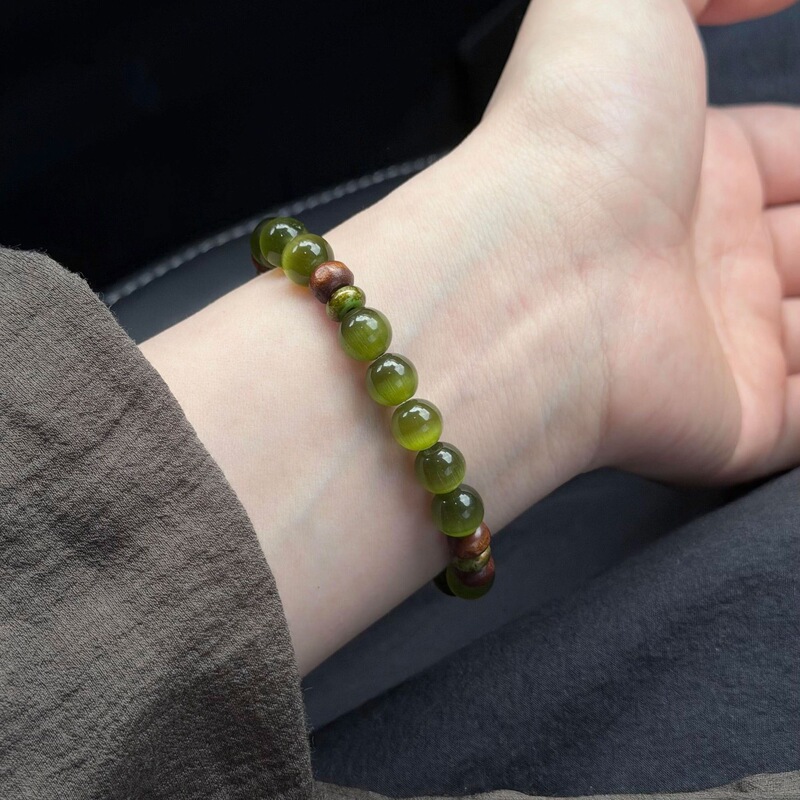 Natural green cat's eye stone bracelet, simple and Zen-inspired, artistic, skin-enhancing beaded bracelet, unisex versatile accessory for both men and women