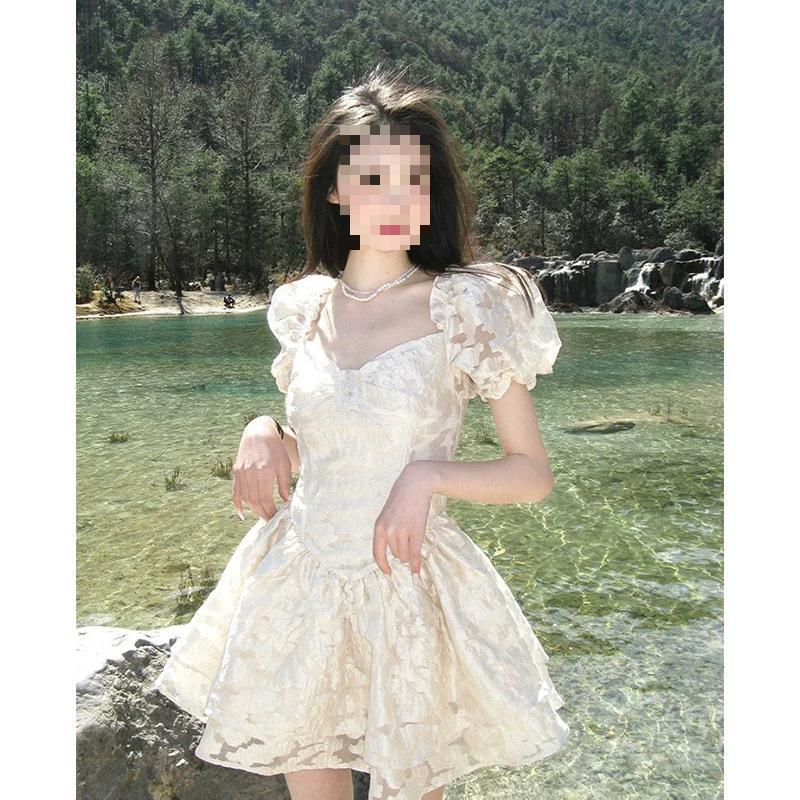 法式白色方领泡泡袖连衣裙女夏季公主风蓬蓬仙女裙子收腰短裙
