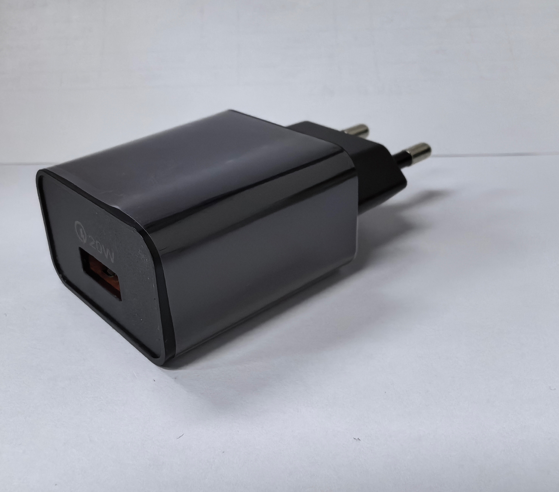 20W estándar europeo negro