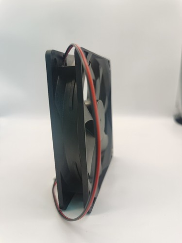 Connect the chassis/cabinet with a 12025DC12V with reverse connection and locking protection using a DC exhaust fan.