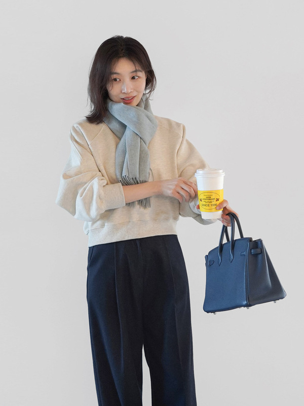 秋季超火卫衣女2025新款巨好看的爆款早秋薄款短款小个子灰色上衣|undefined
