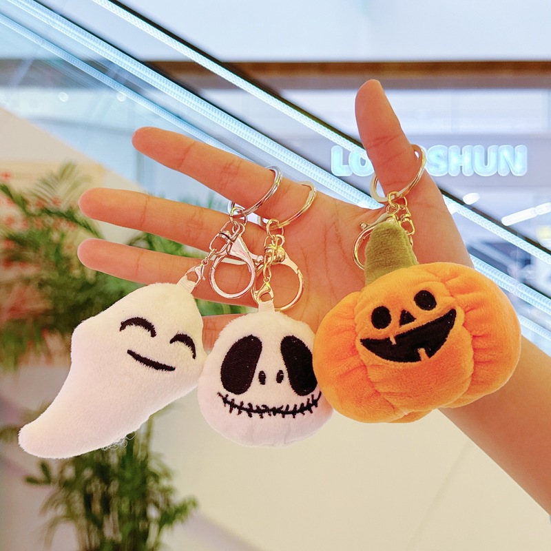 ハロウィーンのかぼちゃのキーホルダーのかばんはかわいいぬいぐるみの幽霊のリュックサックを掛けて子供の機械の露店を飾って卸売りします。|undefined