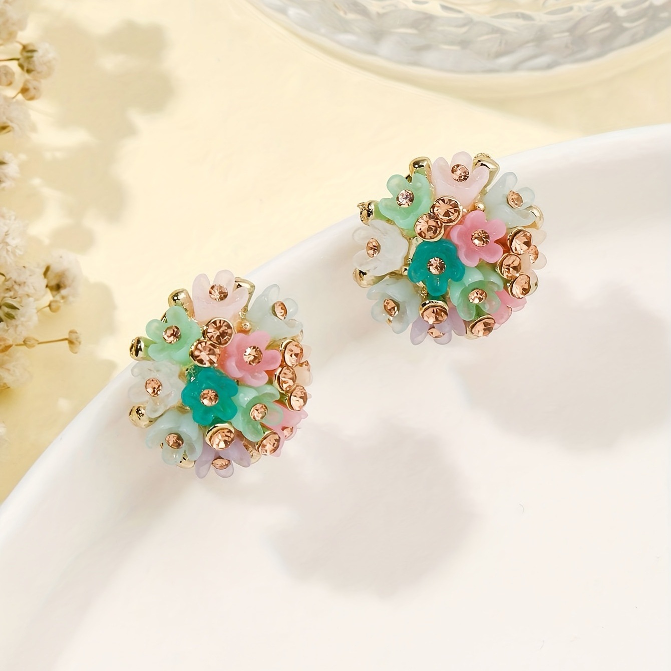 Yiwu Trinkets Fashionable Best-Selling Resin Flower Alloy with Needle Women's Ear Clip Earrings