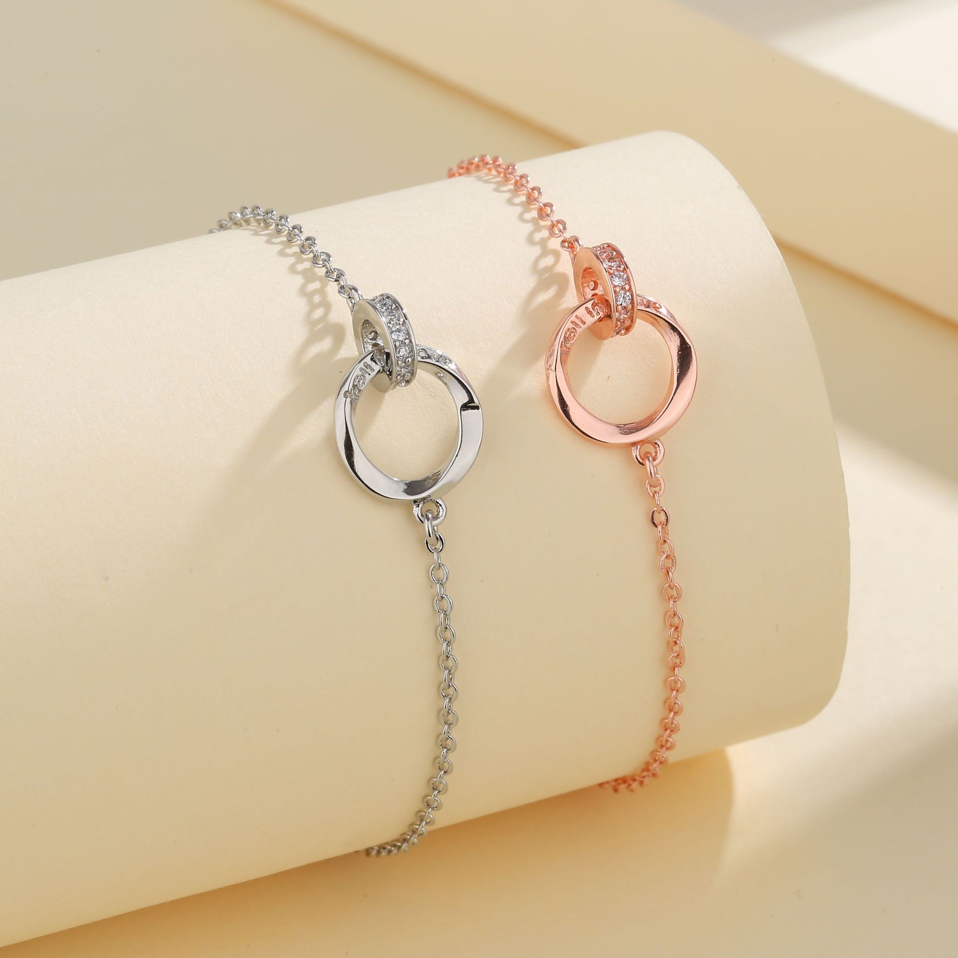 莫比乌斯环吊坠