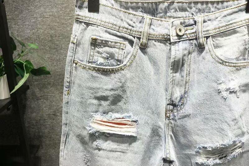 Męskie jeansy vintage z przetarciami o prostym i luźnym kroju_voghion.com