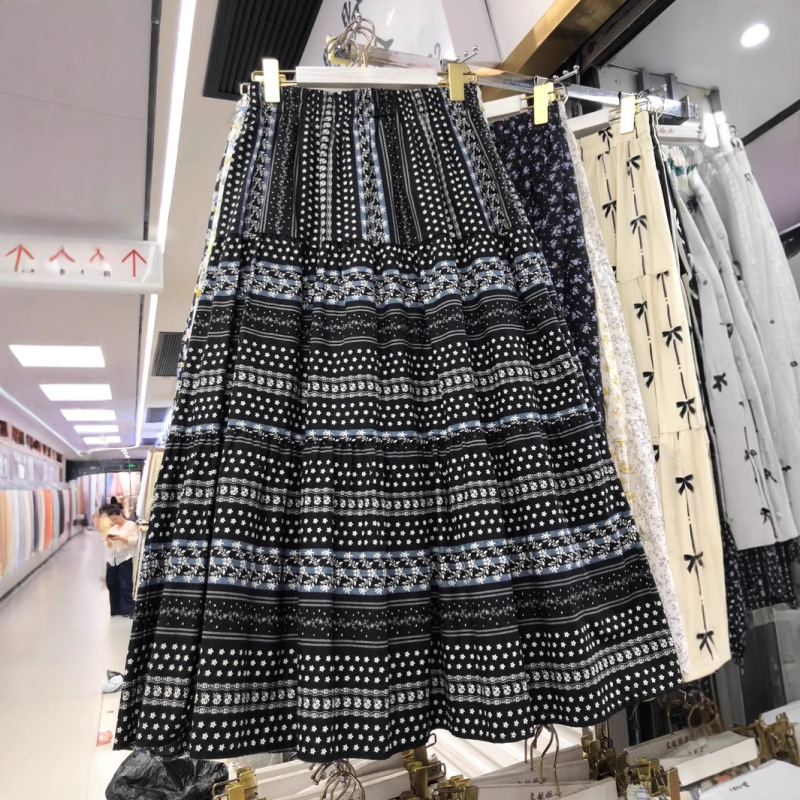 韓国の水玉模様のコントラストのあるコットンスプライシングスカート、女性用、ニッチなデザイン、スリムで大きな裾のAラインスカート、ロングスカート|undefined