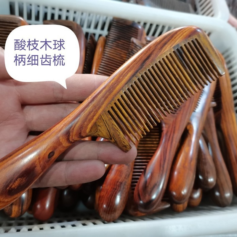 北部の紫檀のボールの柄の櫛の赤い木の櫛の木製の厚いハンドルの櫛|undefined