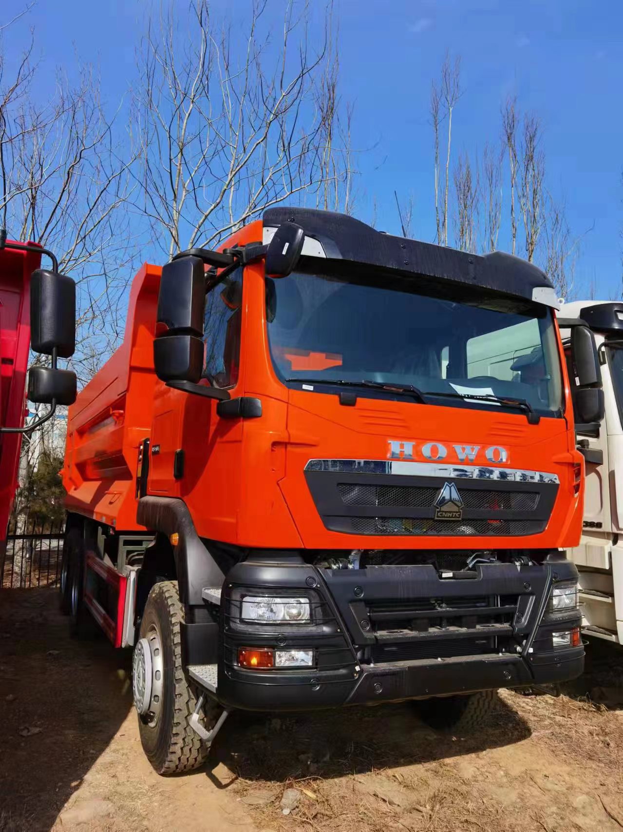 400马力25吨中国重汽豪沃TX自卸车出口蒙古