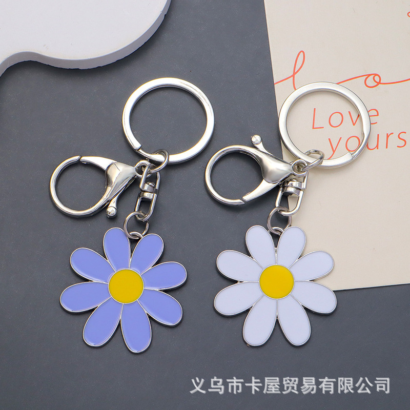 Cross-border Korean fashion personality cute daisy European and American new keychain charm women's bag pendant accessories