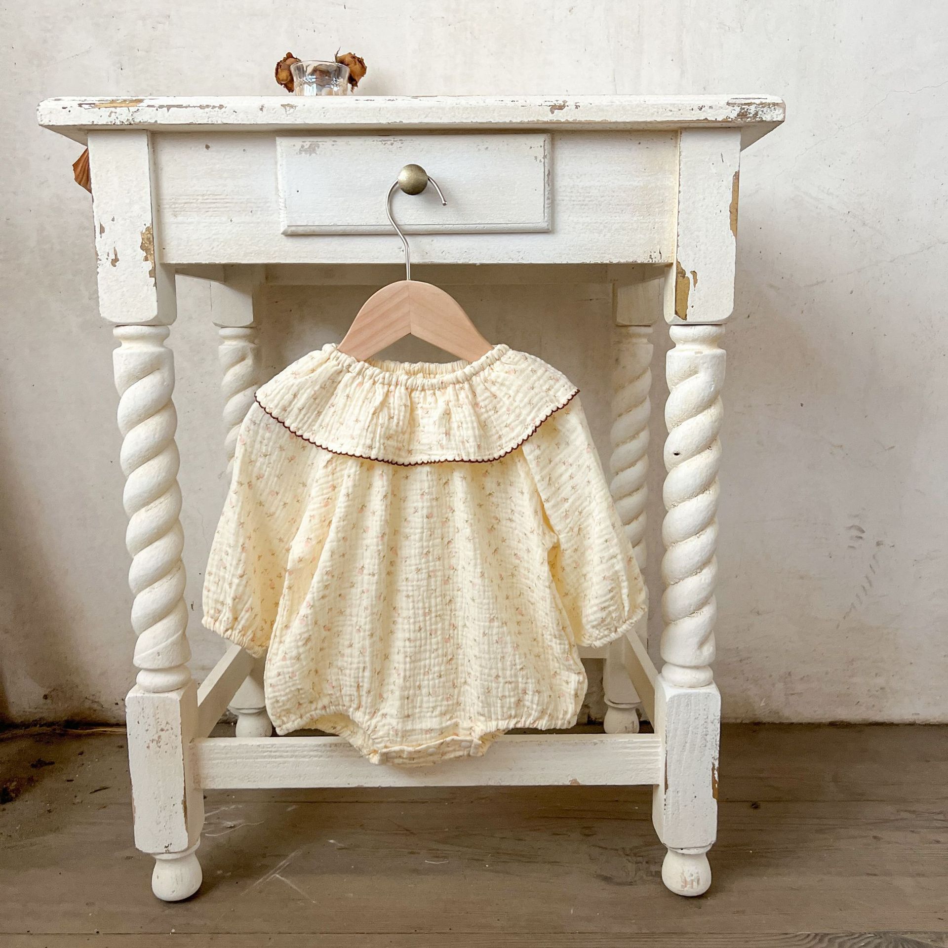 Ins coreano niña bebé algodón de doble capa arrugado cuello de hoja de loto floral mameluco de color de contraste mameluco recién nacido