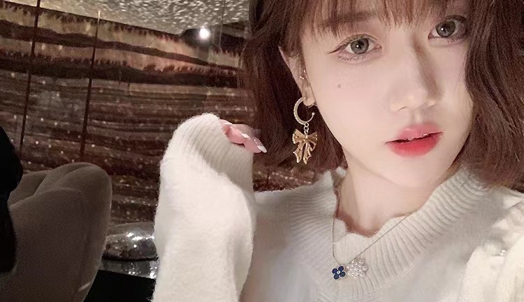 A new Japanese school-style, stylish and youthful knitted cardigan with a three-dimensional beaded floral sweater coat for women in the autumn of 2022 pic 38