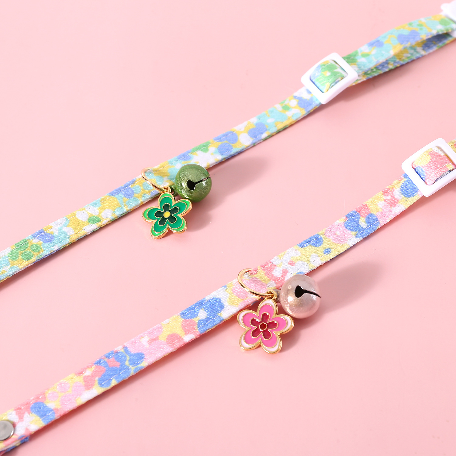 Flores de mascotas collar de campana de sueño gato perro doble hebilla de seguridad collar de collar de colgante de flores japonesas