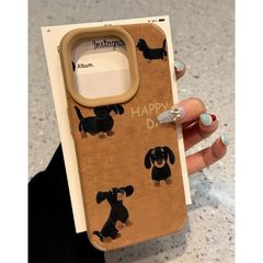 美拉德黑皮腊肠狗适用苹果16PROMAX手机壳iPhone15翻毛皮14软壳13