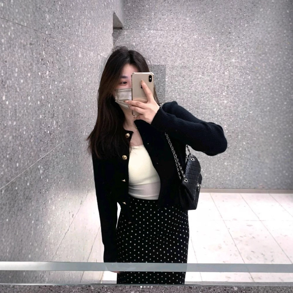 Black Chanel-Style Gold Button Knit Cardigan for Women, Short Outerwear for Spring, Autumn, and Winter, Slim-Fit Elegant Sweater Jacket Top