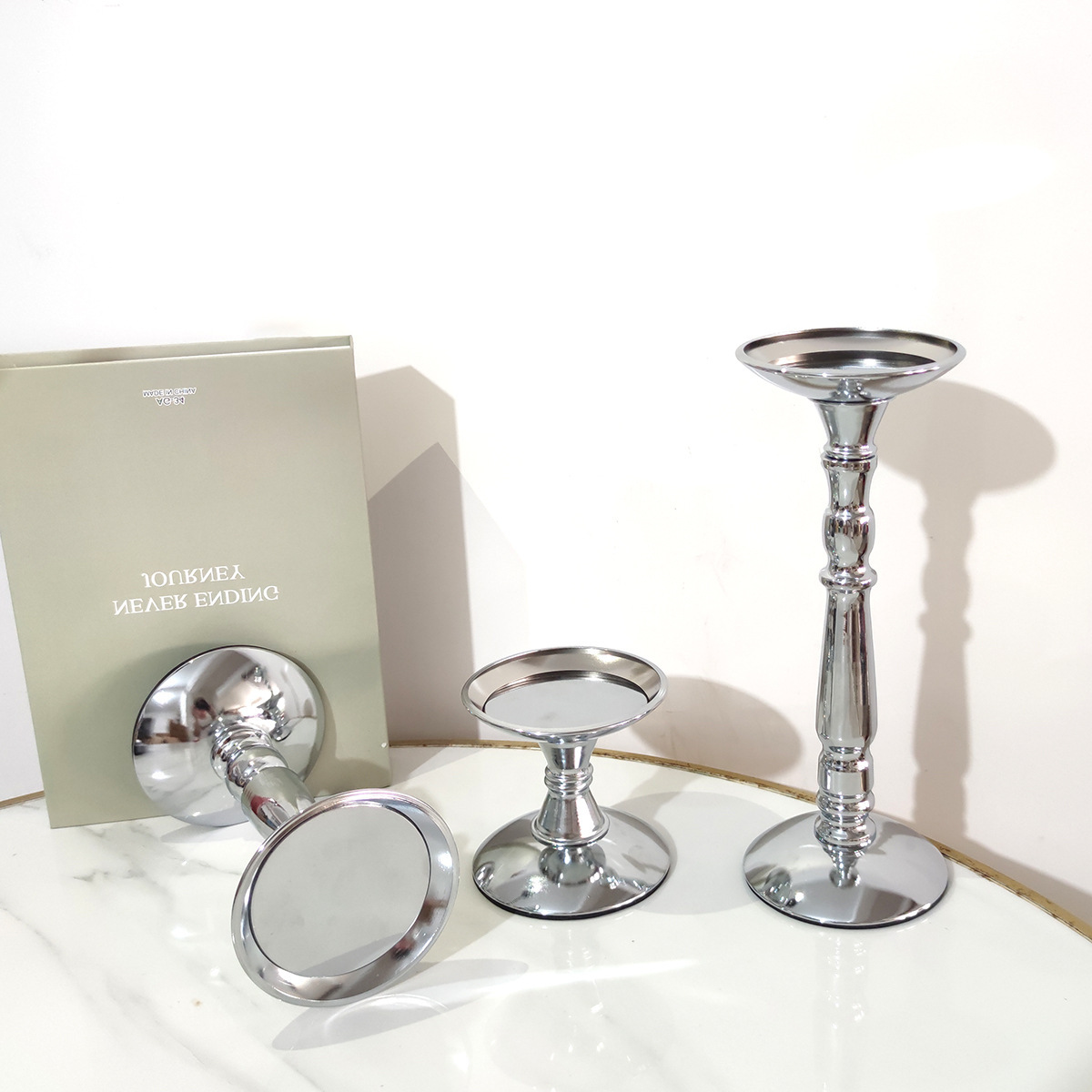 Fabricante directo ins retro americano candelabro de hierro forjado atmósfera decoración de mesa de comedor adornos columna romana candelabro asiento