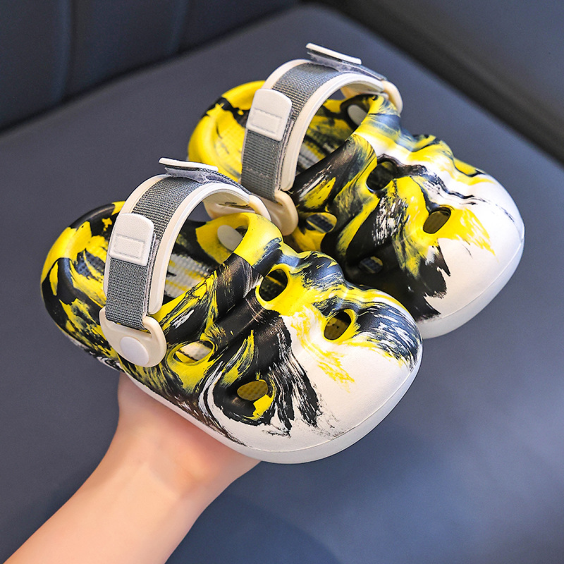 Zapatillas para niños de verano para niños pequeños y medianos bebés interiores con suela suave antideslizante para niños pequeños zapatos de agujero camuflados