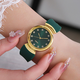 �¿��й��L���z�펧�ֱ�Ů�W�������l���s���ֵʯӢС��Ůʿ�ֱ�