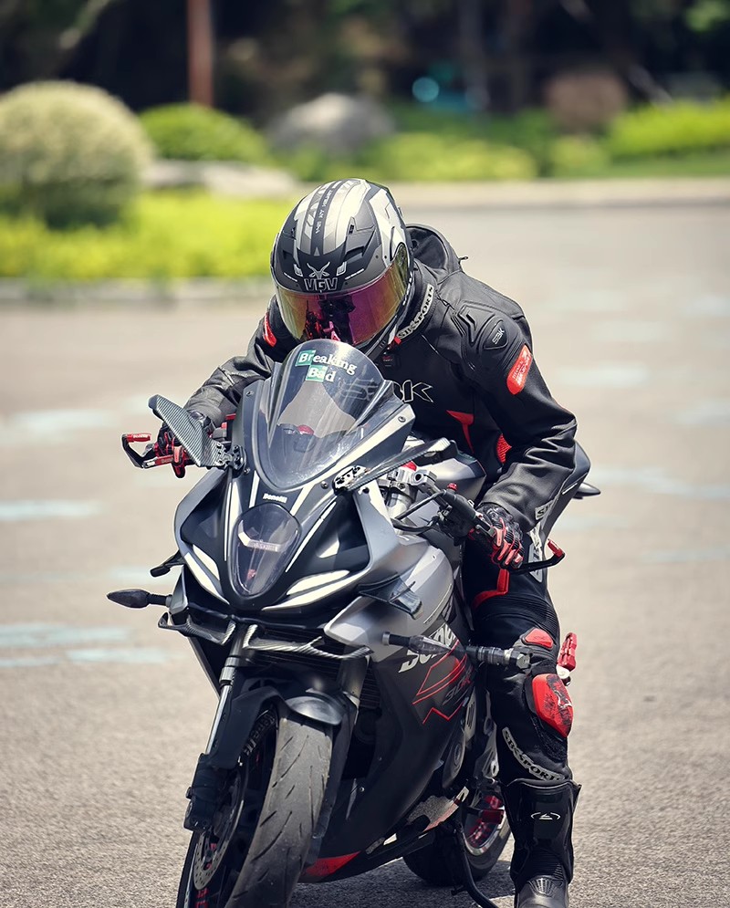 2025 new VGV3C certification motorcycle reveal helmet autumn and winter four seasons universal locomotive men's and women's safety helmet