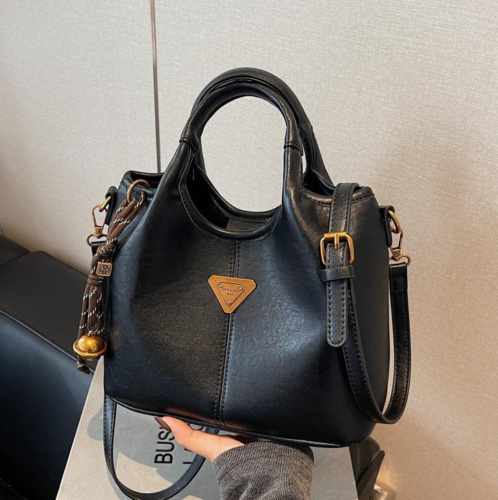 Bolsa de cubo de mano de moda casual para mujeres 2024 invierno nuevo estilo coreano retro alta sensación de moda bolso de hombro