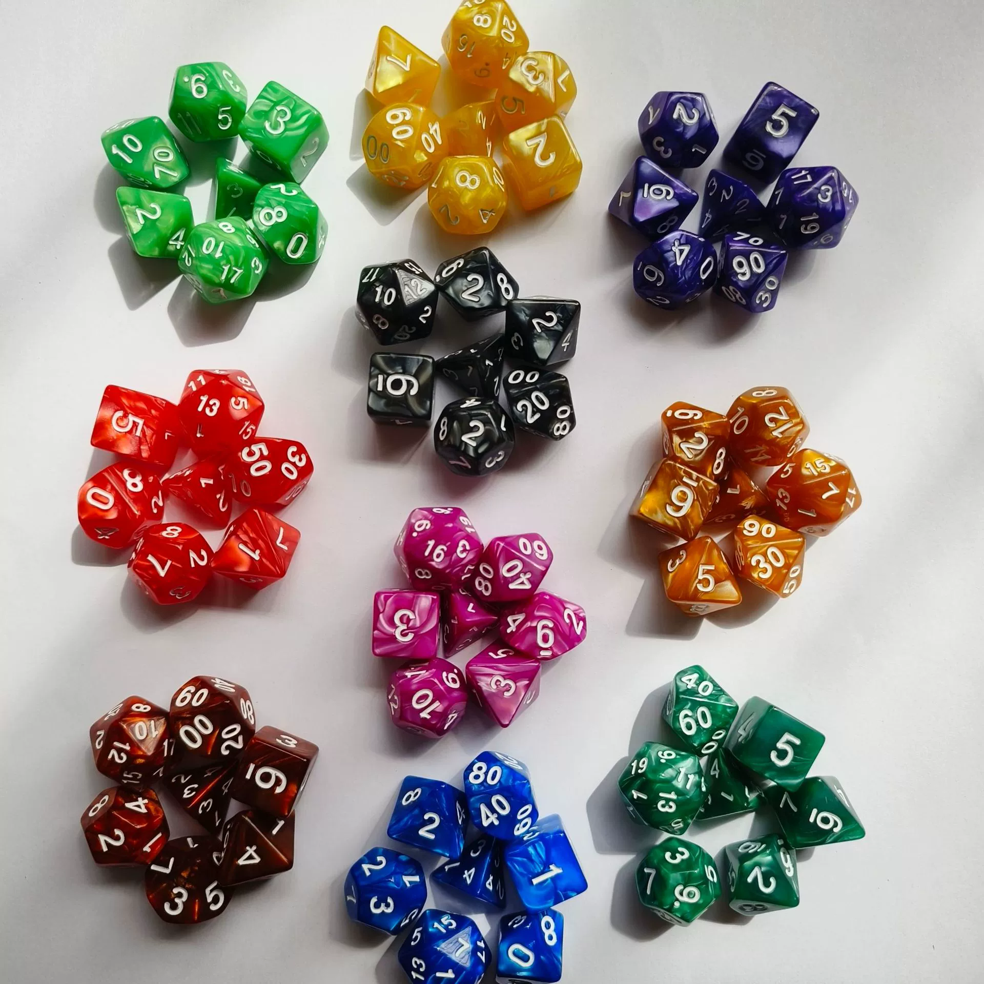 Granules from pearl, set, digital dice