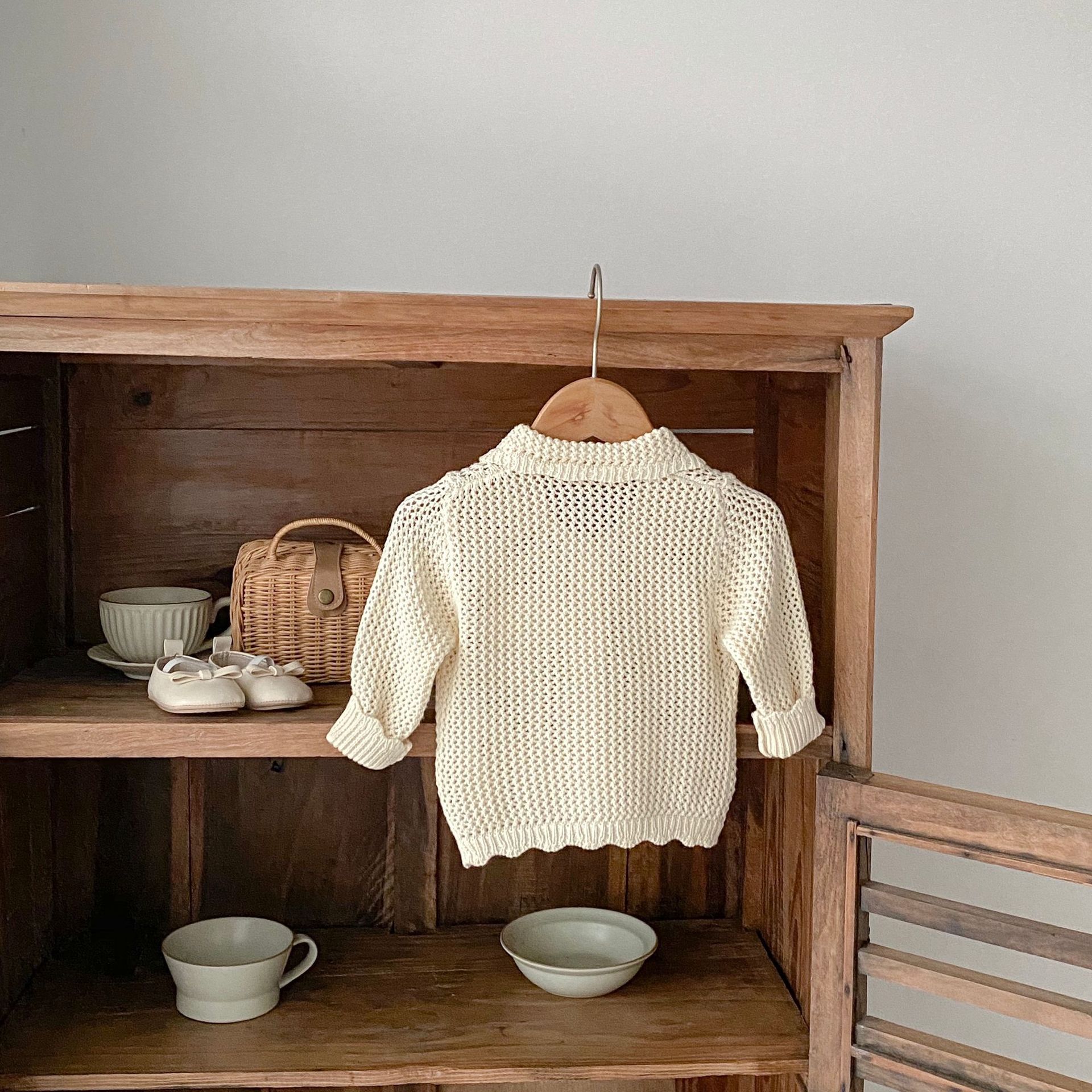 Ins2024 efterårsoutfit med lille revers til babypiger, tredimensionel håndlavet blomsterudhulet bomuldsstrikket lang_voghion.com