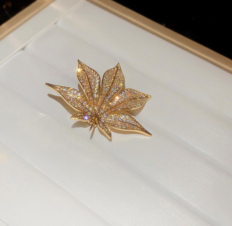 Sparkling Diamond Plant Maple Leaf Niche Style, Light Luxury Brooch, Simple And Fashionable, Atmospheric Accessory,_voghion.com