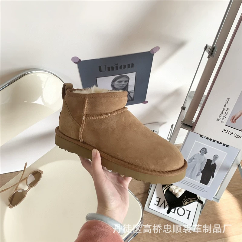 Прямая поставка с фабрики 2023 новые кожаные удлиненные плюшевые зимние сапоги мини-шерстяные короткие сапоги AliExpress зимние сапоги