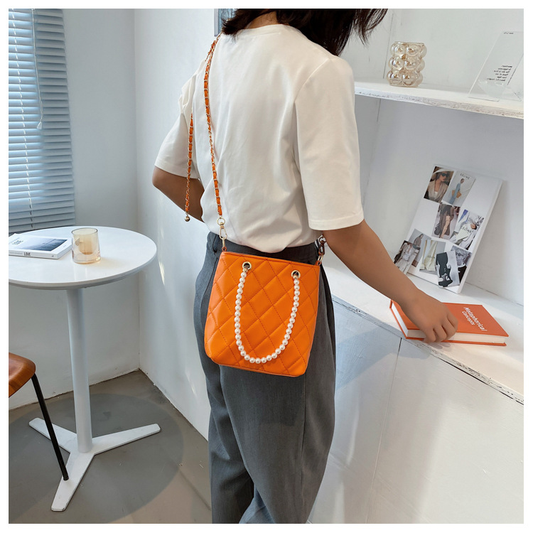 Fashion Embroidery Thread Rhombic Chain Shoulder Messenger Portable Bag Wholesale display picture 3