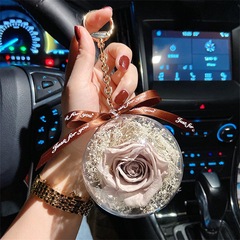 創意的な永遠の花のキーホルダーアクリルボールのバラの車は祝日の贈り物を掛けて妻の車の内装を送ります。
