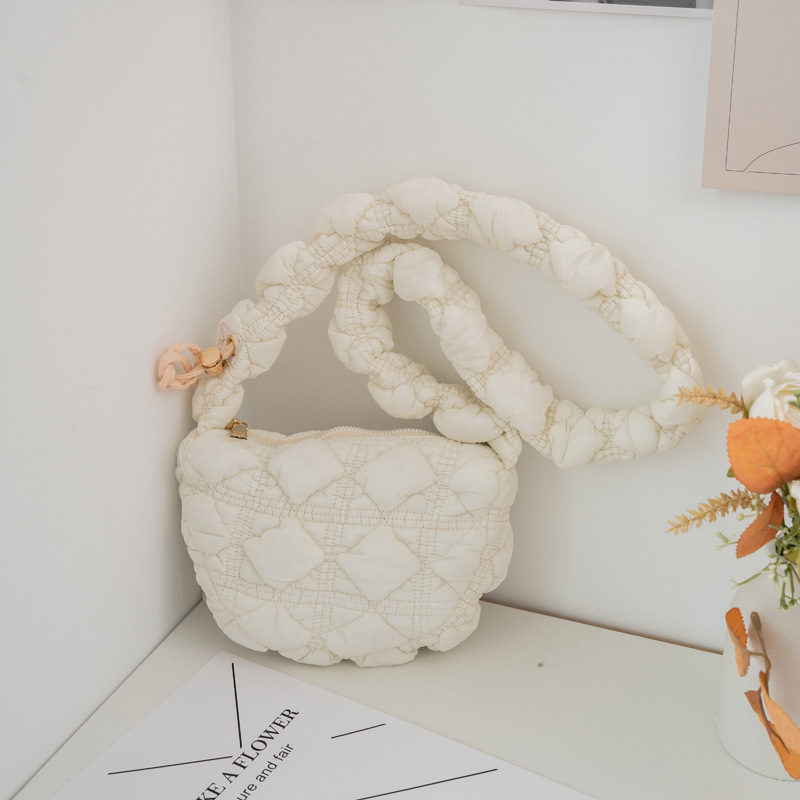 Bolsas Nueva Nube plisada bolsa de burbuja de nicho casual estilo Coreano abajo Chaqueta de algodón bolsa de hombro crossbody bolsa dumpling